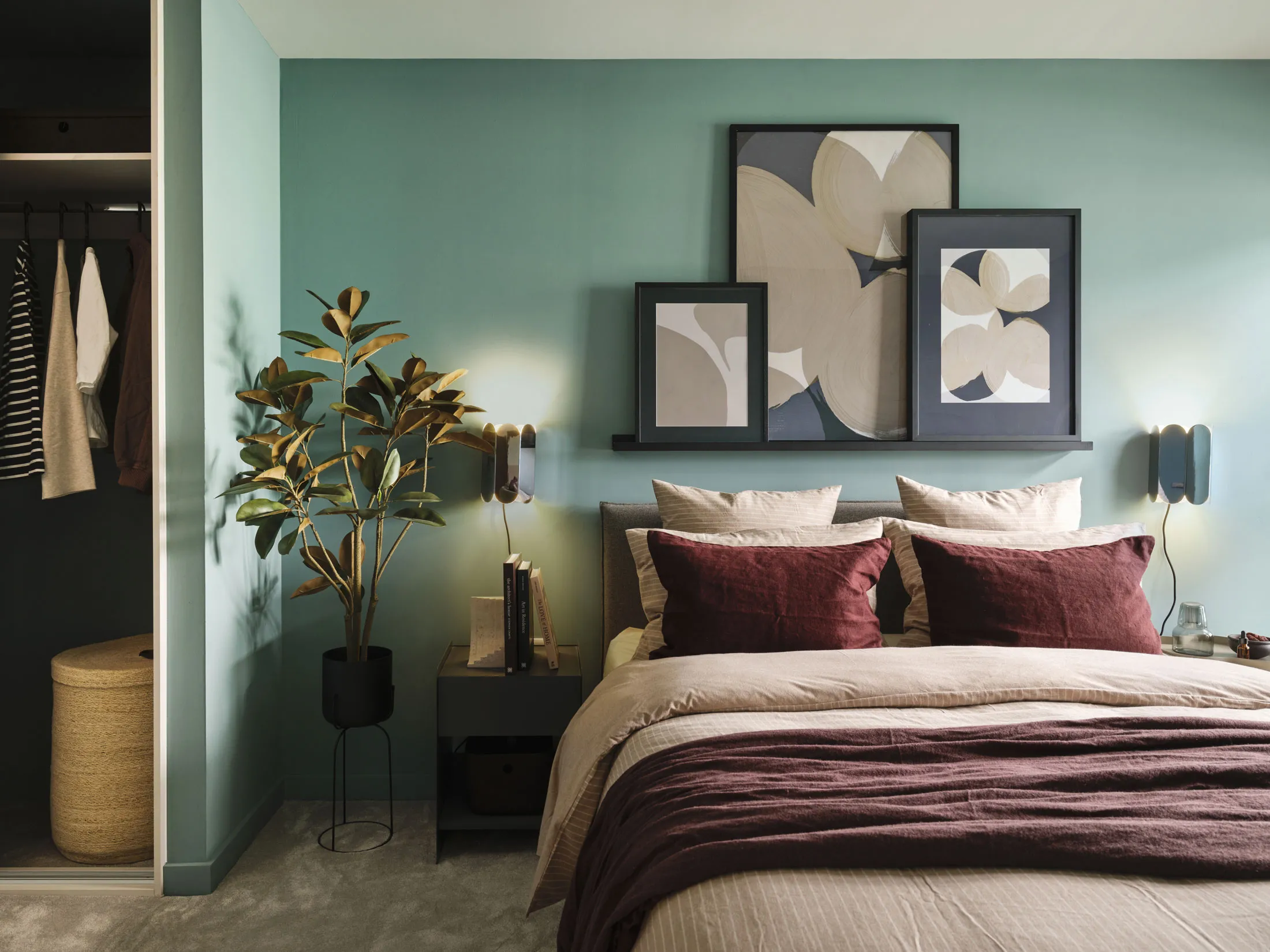 LOFTLINES Belfast - 3 bedroom apartment - Paint and decorate furniture