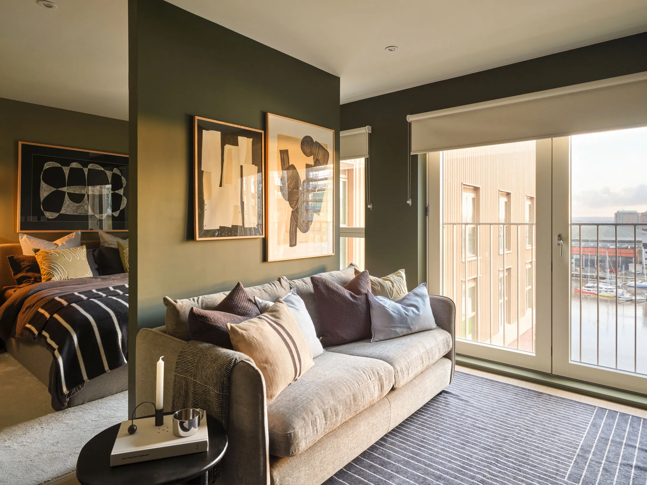 LOFTLINES Belfast - Studio apartment -  Bedroom and living room with balcony