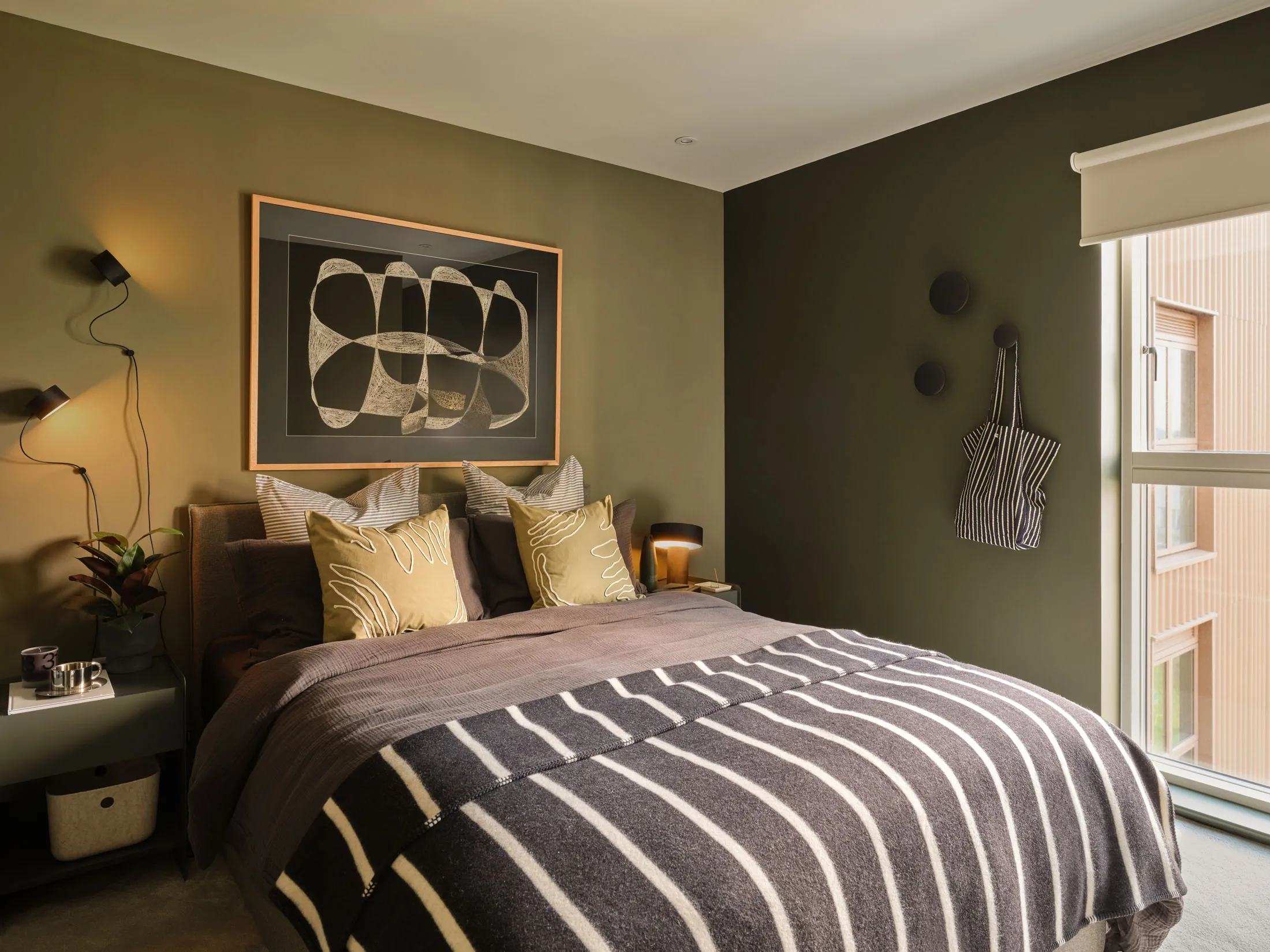 LOFTLINES Belfast - Studio apartment -  Bedroom with lamps